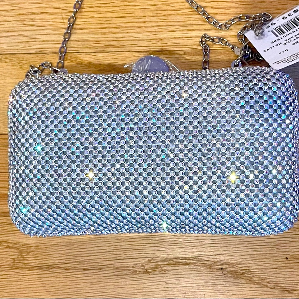 🌟Brand New Purse… Never Used!! 🤍Can Be Used As a Clutch Or With A Strap